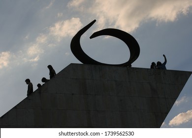 BRASÍLIA/DF/BRAZIL - JULY 19 2008: Details Of The Pantheon Of The Fatherland And Liberty Tancredo Neves In Brasília. Sunset Behind The Pantheon. People Walking Through The Pantheon.