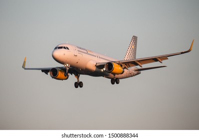 July 27, 2019: Airbus A320 - EC-MDZ From Vueling Airlines Arriving In 