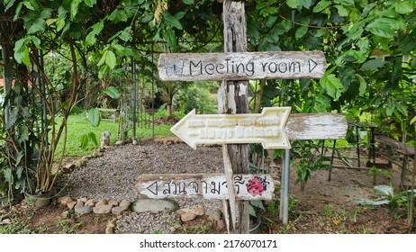 July 8 ,2022 Ratchaburi, Thailand An Old Wooden Sign Pointing The Way To The Meeting Room. And Chamchuri Park It Is A Simple Sign Making From Natural Materials. 