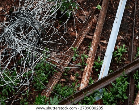 A jumble of electrical fence wire and posts