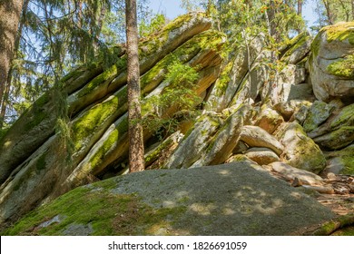 560 Jumble of rocks Images, Stock Photos & Vectors | Shutterstock