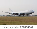 Jumbo Jet touchdown