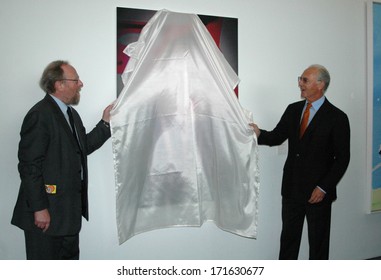 JUNE 1, 2006 - BERLIN: Wolfgang Thierse, Franz Beckenbauer At The Unveiling Of A Portrait Painting Of Him In The Marie-Elisabeth-Lueders-Haus, Berlin.