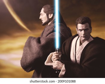 JUNE 12 2021: Star Wars Jedi Obi Wan Kenobi And Qui Gon Jinn With Lightsabers - Hasbro Action Figure