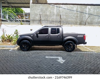 June 2022, Jakarta Indonesia, A Car With A 4WD Engine Is Parked In The Yard Of An Office In The City Of Jakarta, Indonesia