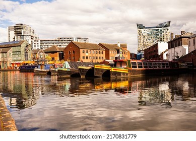 June 2022,Birmingham UK. Birmingham Canal At The Sunset.