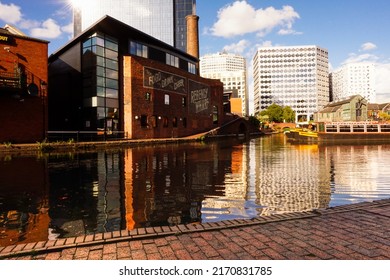 June 2022,Birmingham UK. Birmingham Canal At The Sunset.