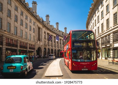 June 29, 2018: Street Scene Near Piccadilly Circus, A Road Junction And Public Space In The City Of Westminster, London, England, Uk. It Was Built In 1819 To Connect Regent Street With Piccadilly