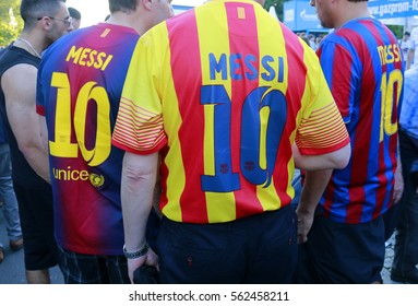 JUNE 5, 2015 - BERLIN: Fans Of The FC Barcelona Fans With The Jersey Of Lionel Messi Before The Final Game Of Ther Champions Leauge In Berlin.