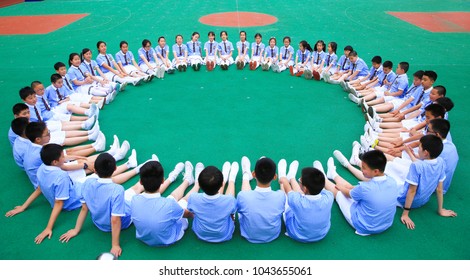 June 7, 2017, Asia China, Shanghai,Shanghai High School Students Sit In A Circle On The Playground