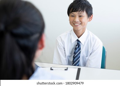 Junior high school students are having an interview