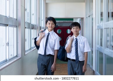 Junior high school students standing side by side in the corridor