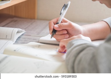 Junior high school students studying in Japan