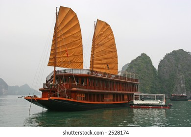 3,942 Vietnam junk boat Images, Stock Photos & Vectors | Shutterstock