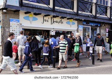 Jus' Desserts - Busy Ice Cream Shop With A Huge Selection In St Ives, Cornwall, England 23-April-2011