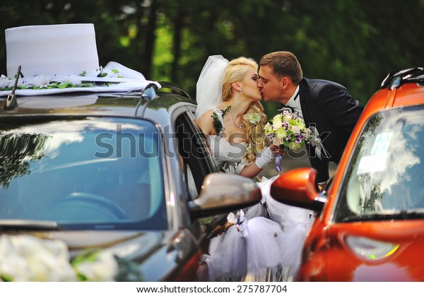 Just married at the wedding\
cars