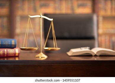 Imagenes Fotos De Stock Y Vectores Sobre Table Lawyer Shutterstock