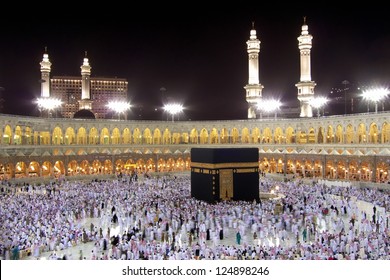 Kaaba In Mecca At Night