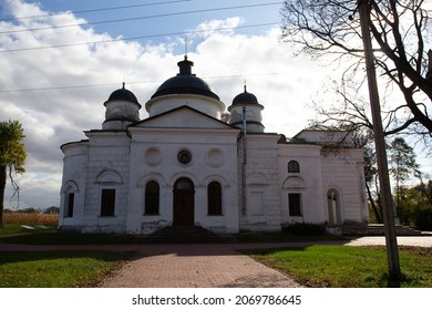 Kachanivka, Ukraine - October 17, 2021: Kachanivka Palace And Landscaped Park, One Of The Many Country Estates Built By Pyotr Rumyantsev, Catherine II's Viceroy Of Little Russia In 1770s.