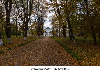 Kachanivka, Ukraine - October 17, 2021: Kachanivka Palace And Landscaped Park, One Of The Many Country Estates Built By Pyotr Rumyantsev, Catherine II's Viceroy Of Little Russia In 1770s.