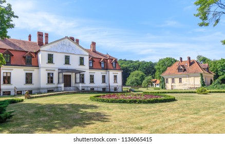 KADYNY, POLAND. JUNE 2018: Palace And Farm Complex From 17th To  20th Century. Palace Of Prussian Emperors Among Others Of Wilhelm II, In Tympanum Placed Coat Of Arms Of  Hohenzolern Family