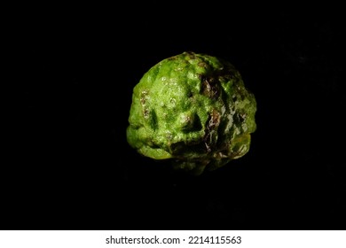  Kaffir Limes Are The Citrus Fruit Grown On The Kaffir Lime Tree Citrus Lystrix