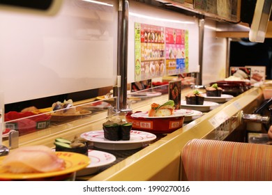 Kaitenzushi, Japanese conveyor belt-style restaurant - Powered by Shutterstock