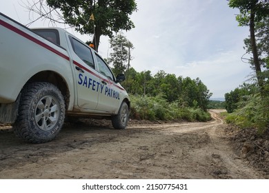 Kalimantan, Indonesia, April 9, 2022, Is A Mining Safety Patrol Facility On A Small Road With A Forest Side Road, Cool Wallpaper