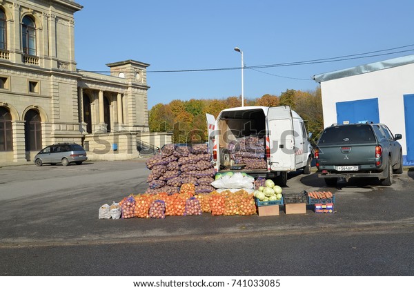KALININGRAD, RUSSIA - OCTOBER 16, 2017: Illegal\
trade in vegetables on the\
street