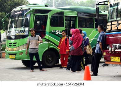 Kaliwungu, Indonesia - 15 February 2020: Bus Terminal - People Will Take The Bus At The Terminal