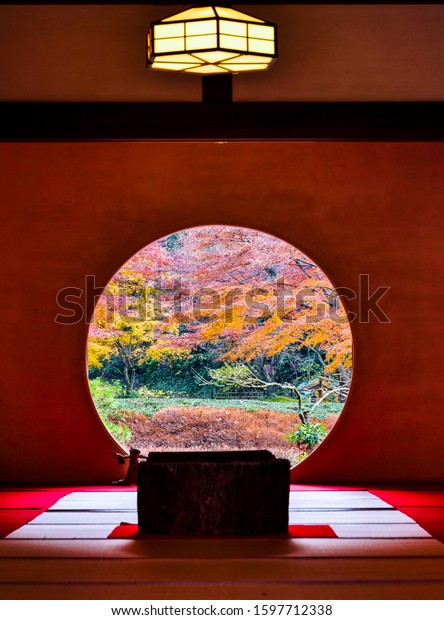 kamakura-japan-viewing-the-garden-from-the-round-window-of-japanese