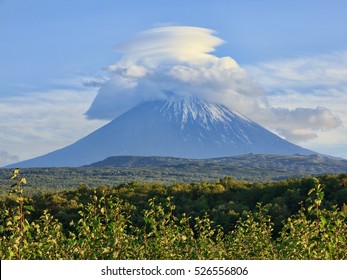 Kamchatka Peninsula. Russia. The volcano of Klyuchevskaya sopka. (4800 m) is the highest active volcano of Eurasia.