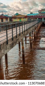 Kampong Ayer Has Been Historically The Principal Settlement Of Brunei; It Was The De Facto Capital, In Particular Social And Economic Centre, Of The Bruneian Empire For A Few Centuries.