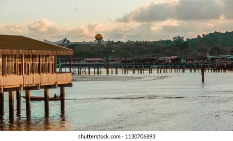 Kampong Ayer Has Been Historically The Principal Settlement Of Brunei; It Was The De Facto Capital, In Particular Social And Economic Centre, Of The Bruneian Empire For A Few Centuries.