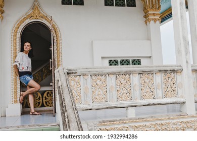 KANCHANABURI, THAILAND - JUN 1, 2018: Beautiful Young Tourist, Woman Visitor At Art Gallery And War Museum In Kanchanaburi. It's A Private Family Museum Established By Aran Chansiri. Travel Thai