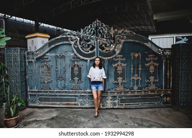 KANCHANABURI, THAILAND - JUN 1, 2018: Beautiful Young Tourist, Woman Visitor At Art Gallery And War Museum In Kanchanaburi. It's A Private Family Museum Established By Aran Chansiri. Travel Thai