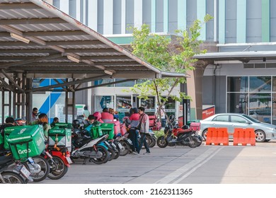 KANCHANABURI, THAILAND-AUGUST 22,2021 : Group Of Food Delivery Service Riders Park Motorbike To Relax And Wait To Get Food From The Restaurant At Parking Lot In Front Of Robinson Department Store.