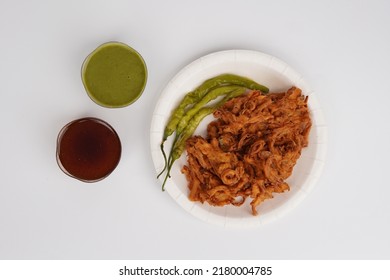 Kanda Bhajia In Plate With Green Chutney And Imli [tamarind] Chutney