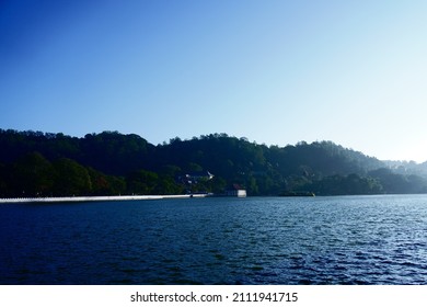 Kandy Lake, The Lake Bund