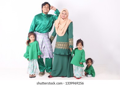 KANGAR, PERLIS, MALAYSIA,15th MARCH 2019: Asian Muslim Family Enjoying Quality Time Together With Traditional Clothes Celebrating Eid Mubarak On White Studio. Malay Family During Hari Raya Aidilfitri