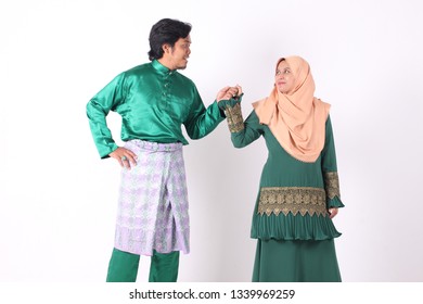 KANGAR, PERLIS, MALAYSIA,15th MARCH 2019: Asian Muslim Family Enjoying Quality Time Together With Traditional Clothes Celebrating Eid Mubarak On White Studio. Malay Family During Hari Raya Aidilfitri