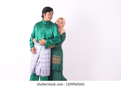 KANGAR, PERLIS, MALAYSIA,15th MARCH 2019: Asian Muslim Family Enjoying Quality Time Together With Traditional Clothes Celebrating Eid Mubarak On White Studio. Malay Family During Hari Raya Aidilfitri