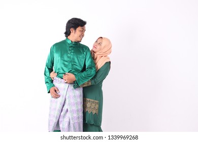 KANGAR, PERLIS, MALAYSIA,15th MARCH 2019: Asian Muslim Family Enjoying Quality Time Together With Traditional Clothes Celebrating Eid Mubarak On White Studio. Malay Family During Hari Raya Aidilfitri