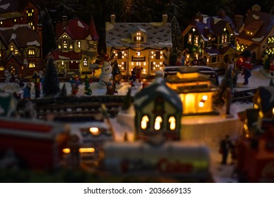 Kansas City, Missouri, USA - December 2, 2020:  Model Train Sets In Union Station In Downtown Kansas City Decorated For Christmas.