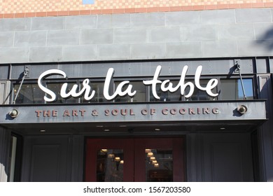 Kansas City, Missouri / USA - October 7 2019: Sign For Sur La Table Above Entrance To Retail Store On Country Club Plaza In Kansas City, Missouri