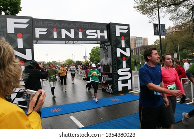 Kansas City, Mo/USA - 04 23 2010: Finish Line For 5k Race