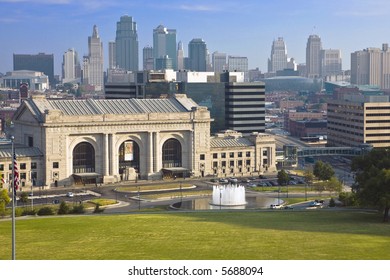 Kansas City Skyline Backdrops The Famed Union Station And Memorial Fountain