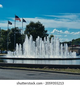 KANSAS CITY, UNITED STATES - Sep 19, 2021: A Fountain At Main St And Pershing Rd In Kansas City Missouri  Fountains Are Between Union Station And The Liberty Memorial  City Of Fountains 