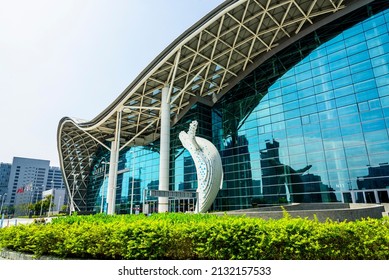 Kaohsiung, Taiwan- April 3, 2017: The Architectural Landscape Of Kaohsiung Exhibition Center In Taiwan, Was Completed In 2014 Designed By Philip Cox.