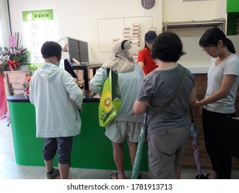 Kaohsiung, Taiwan-July 23, 2020: Crowds In A Bento Shop Waiting To Buy